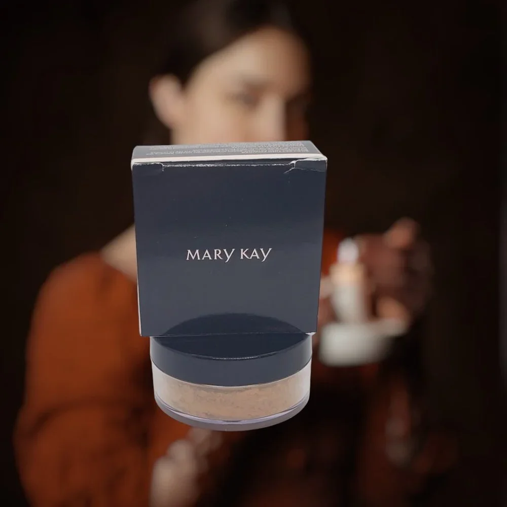 Light Bronze Silky Setting Powder - Mary Kay
